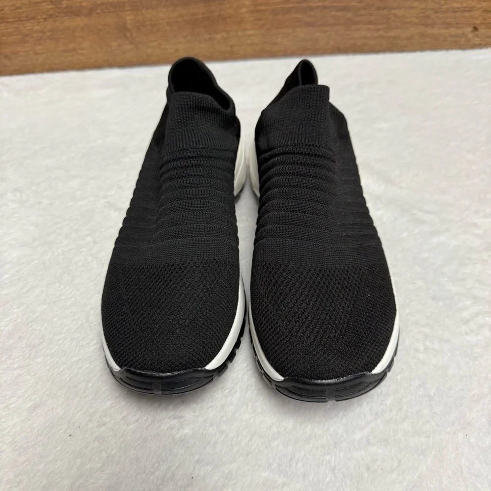 Cushionaire comfort foam 7.5 Black and White Slip-On Sneakers with Chunky Sole